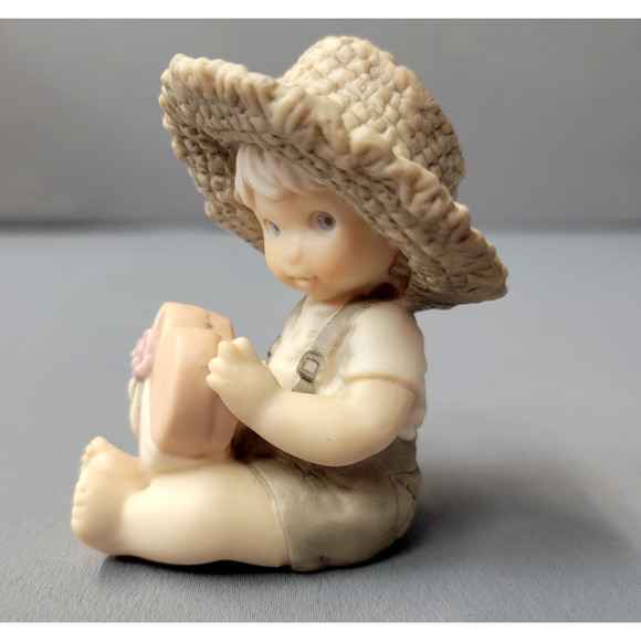 Enesco Pretty as a Picture Figurine You've Captured My Heart Boy #487686 Mini - Picture 4 of 11